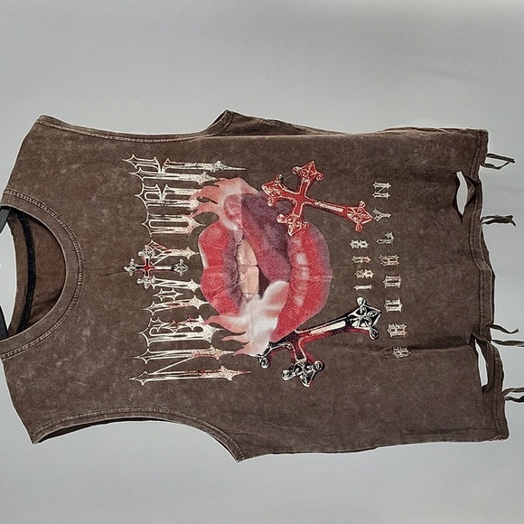 Brown Graphic Sleeveless Top with Red Accents - Picture 7 of 13